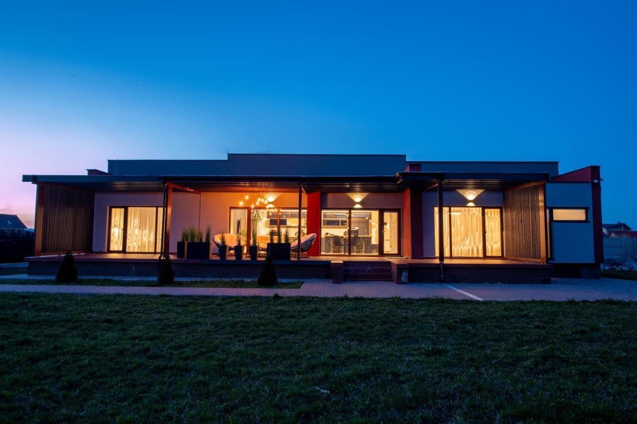 Casa Florida Villa Brasov Exterior photo